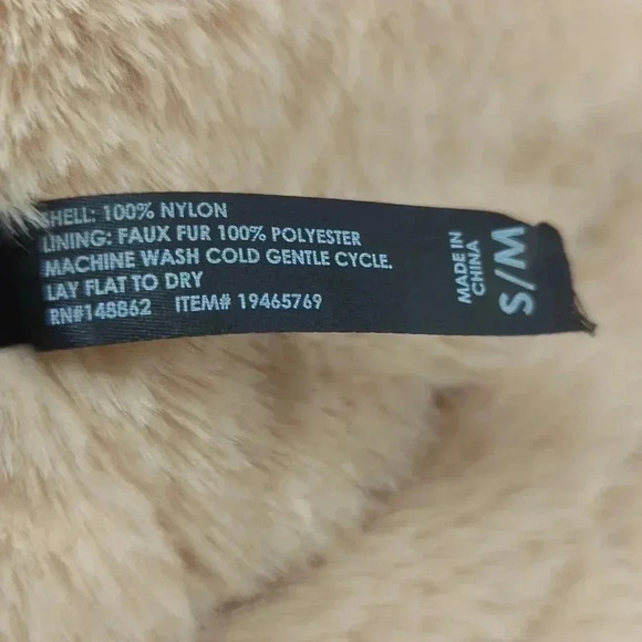 TORRID reversible fur/nylon bucket hat - Picture 6 of 6